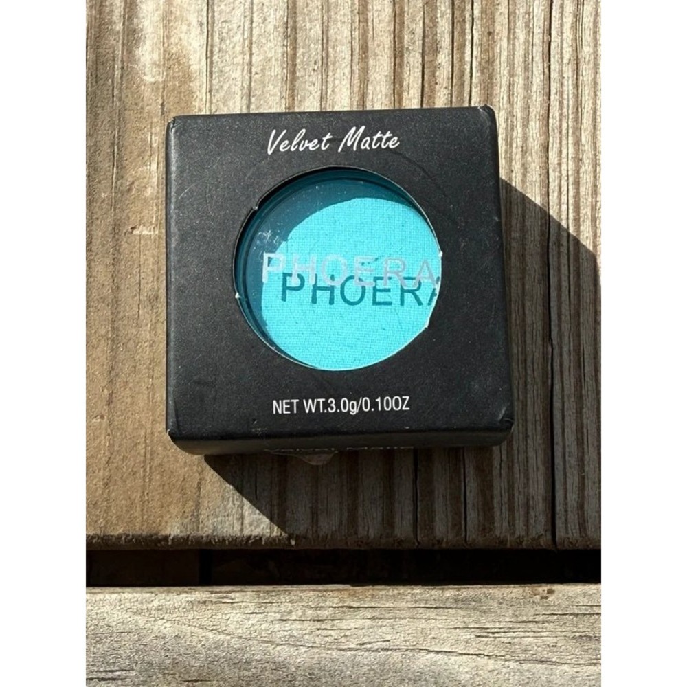 Phoera Vibrant Cyan Blue Velvet Matte Eyeshadow Shade 209 Snap New Boxed